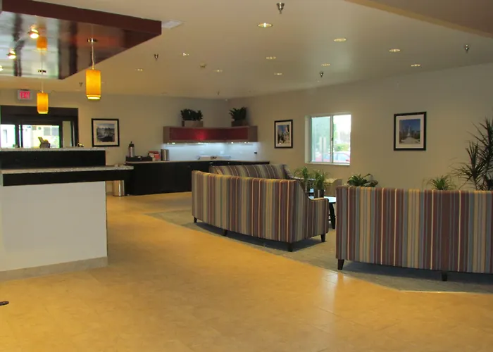 Ramada By Wyndham Glendale Heights/lombard