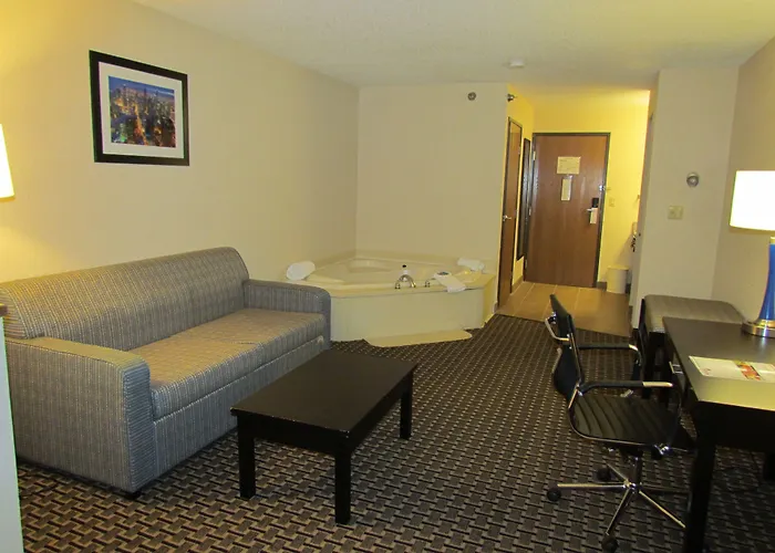 Ramada By Wyndham Glendale Heights/lombard 3*