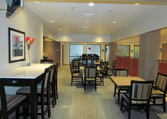 Ramada By Wyndham Glendale Heights/lombard Glendale Heights