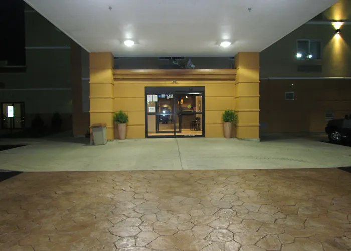 Hotel Ramada By Wyndham Glendale Heights/lombard