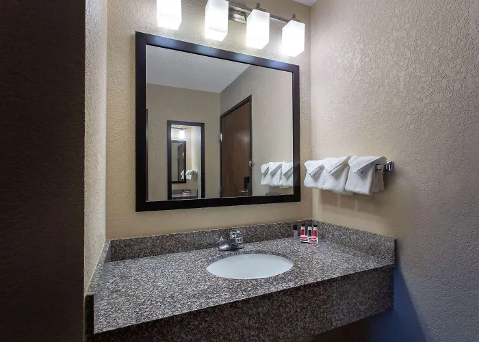 Ramada By Wyndham Glendale Heights/lombard Hotel Glendale Heights
