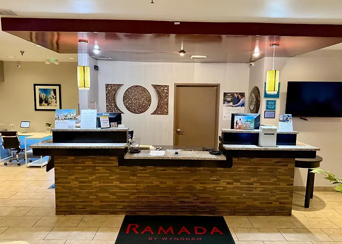 Ramada By Wyndham Glendale Heights/lombard Hotel Glendale Heights