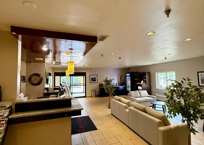 Ramada By Wyndham Glendale Heights/lombard 3*