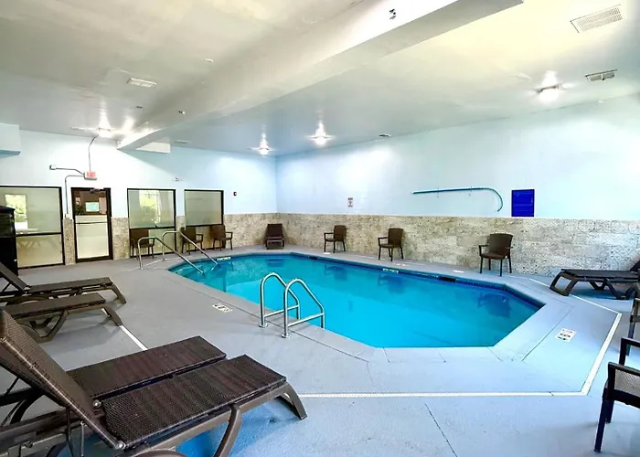 Ramada By Wyndham Glendale Heights/lombard
