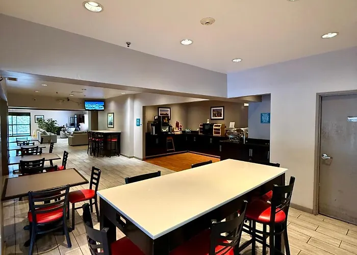 Ramada By Wyndham Glendale Heights/lombard Hotel