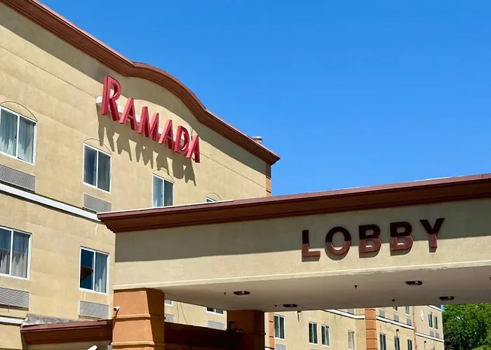 Ramada By Wyndham Glendale Heights/lombard 3*