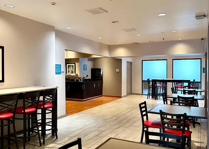Ramada By Wyndham Glendale Heights/lombard Hotel Glendale Heights