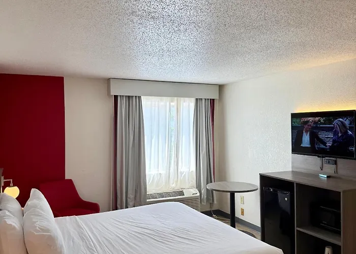Ramada By Wyndham Glendale Heights/lombard 3*