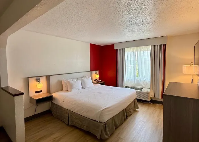 Ramada By Wyndham Glendale Heights/lombard Glendale Heights