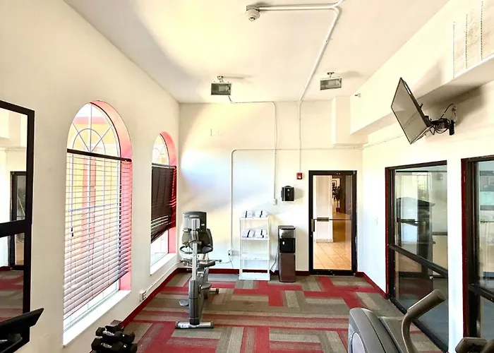 Ramada By Wyndham Glendale Heights/lombard