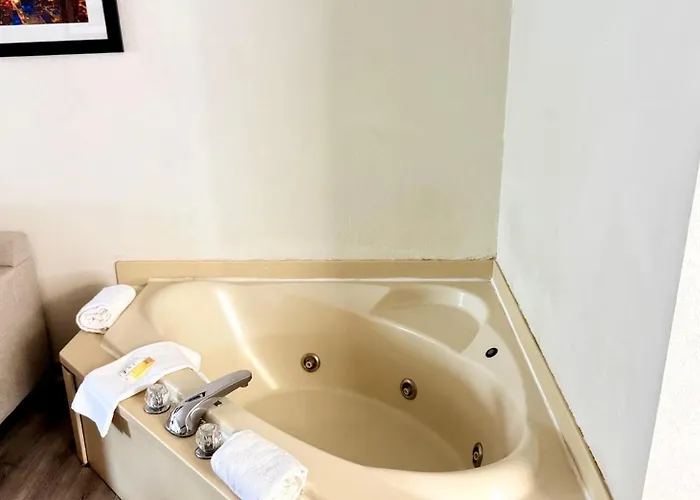 Hotel Ramada By Wyndham Glendale Heights/lombard 3*