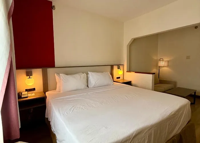 Ramada By Wyndham Glendale Heights/lombard 3*
