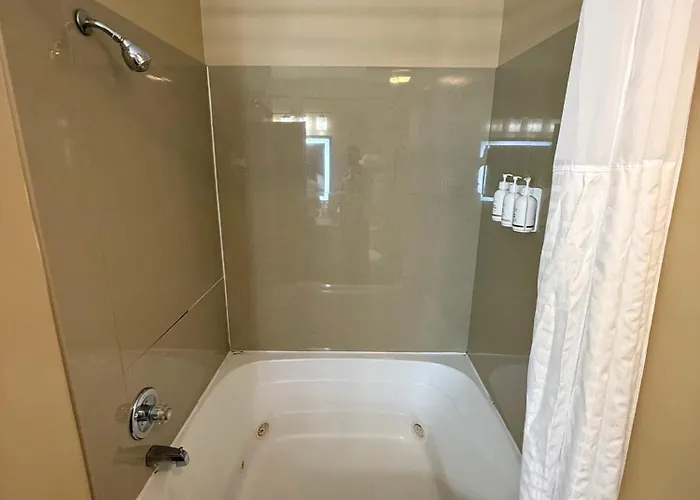 Ramada By Wyndham Glendale Heights/lombard 3*