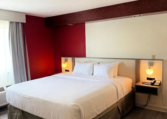 Ramada By Wyndham Glendale Heights/lombard