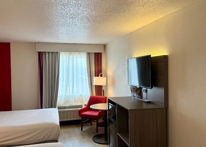 Ramada By Wyndham Glendale Heights/lombard 3*