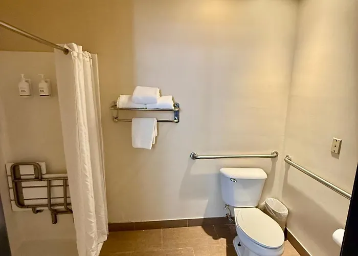 Ramada By Wyndham Glendale Heights/lombard Hotel