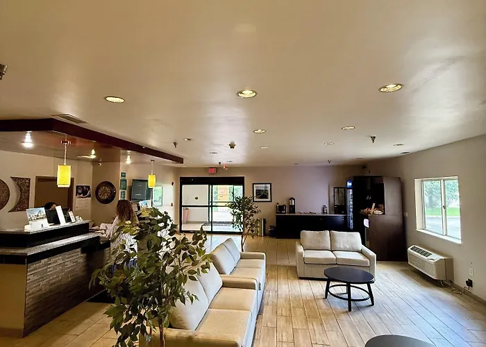 Ramada By Wyndham Glendale Heights/lombard