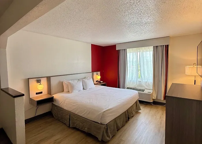 Ramada By Wyndham Glendale Heights/lombard Glendale Heights