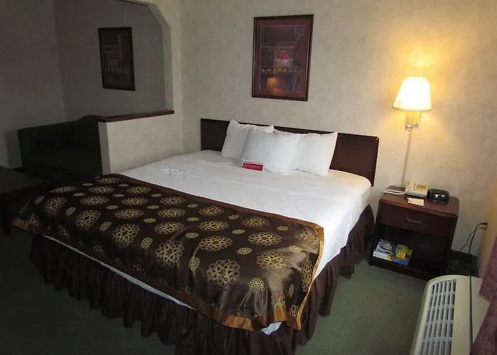 Ramada By Wyndham Glendale Heights/lombard 3*
