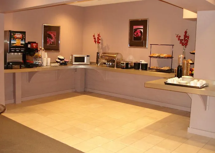 Ramada By Wyndham Glendale Heights/lombard Hotel