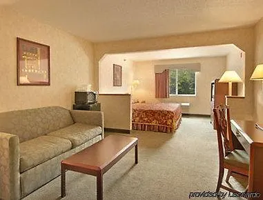 Ramada By Wyndham Glendale Heights/lombard