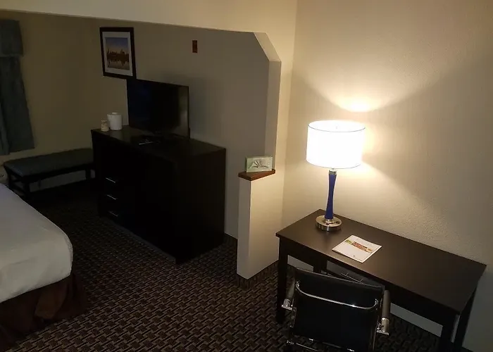 Ramada By Wyndham Glendale Heights/lombard 3*