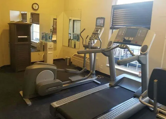 Ramada By Wyndham Glendale Heights/lombard Hotel